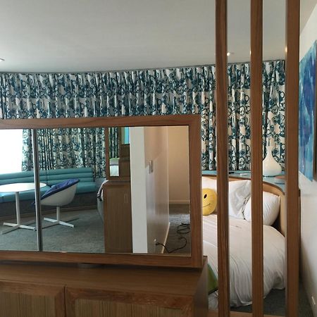 Beverly Laurel Hotel Los Angeles Room photo